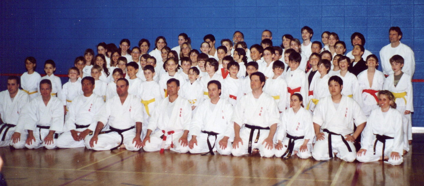 Un groupe d&rsquo;élèves de 2003